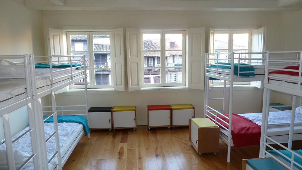 Santiago 31 Hostel Guimarães Rom bilde